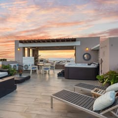Tropical Sunset Penthouse • Rooftop & Hot Tub