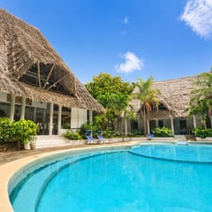 Malindi Coastal Luxury Retreat - Huge Private Pool