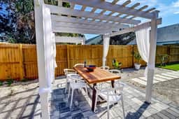 Las Olas Cabana - Close to Beach & Restaurants