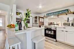 Las Olas Cabana - Close to Beach & Restaurants