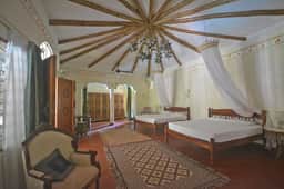 Malindi Coastal Luxury Retreat - Huge Private Pool