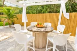 Lux Beach Cabana - Close to Beach & Restaurants - Image 5