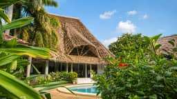 Malindi Coastal Luxury Retreat - Huge Private Pool - Image 2
