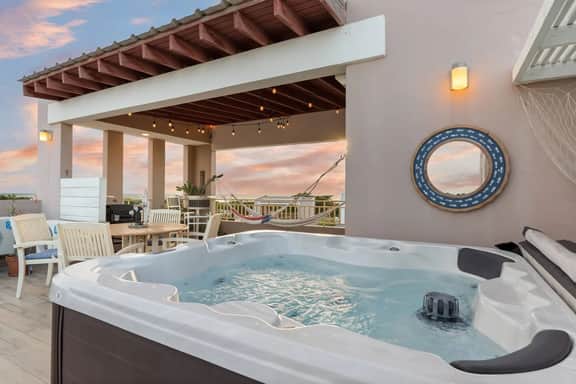 Tropical Sunset Penthouse • Rooftop & Hot Tub
