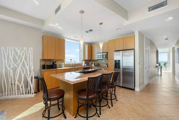 Beachfront Beauty with Amazing Views & Resort Pool