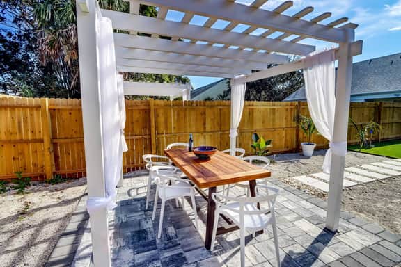 Las Olas Cabana - Close to Beach & Restaurants