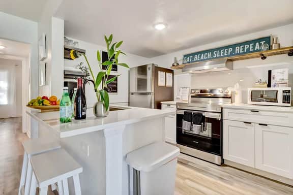 Las Olas Cabana - Close to Beach & Restaurants