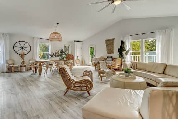 Coastal Cabana - Heated Pool - Walk to Beach