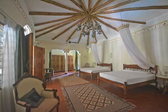 Malindi Coastal Luxury Retreat - Huge Private Pool