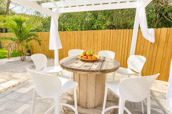 Lux Beach Cabana - Close to Beach & Restaurants - Image 5
