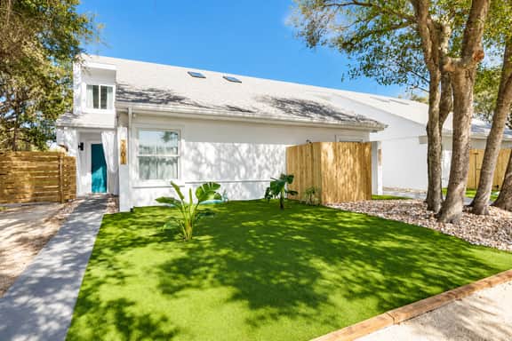 Lux Beach Cabana - Close to Beach & Restaurants - Image 2