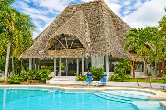 Malindi Coastal Luxury Retreat - Huge Private Pool - Image 3