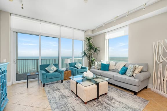 Beachfront Beauty with Amazing Views & Resort Pool