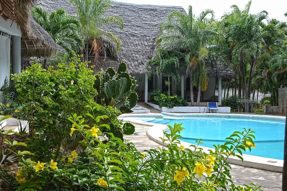 Malindi Coastal Luxury Retreat - Huge Private Pool