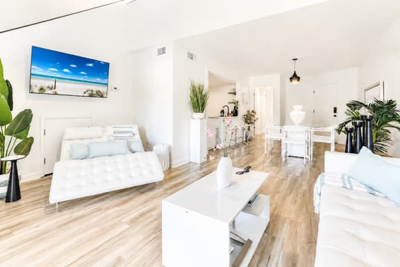 Lux Beach Cabana - Close to Beach & Restaurants - Image 1