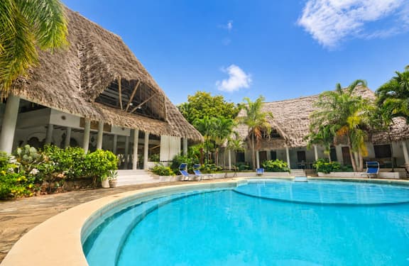 Malindi Coastal Luxury Retreat - Huge Private Pool - Image 1